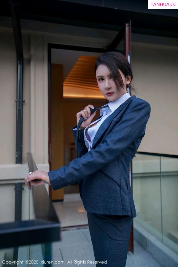 SOLO-尹菲  [XIUREN]高清写真图 2020.07.09 No.2309 Emily顾奈奈第6张图片